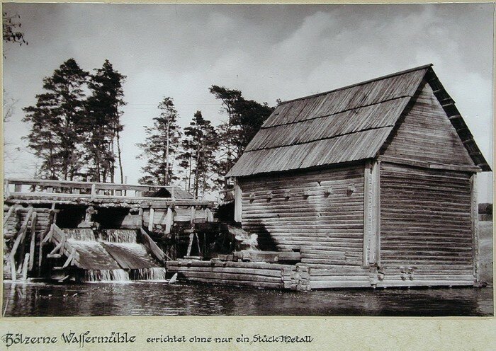 Немецкий солдат заснял на фотоаппарат жизнь советской деревушки