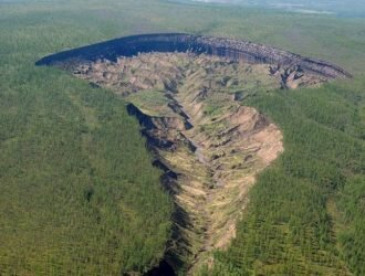 Уникальный кратер посреди лесов Сибири