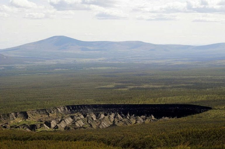 Уникальный кратер посреди лесов Сибири